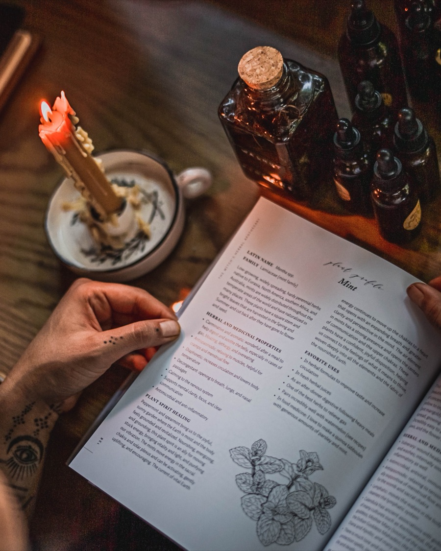 Reading the herbal apothecary